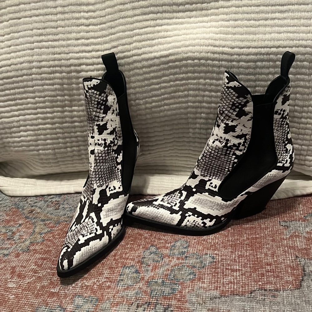 BNWOT Zara Ankle Boots